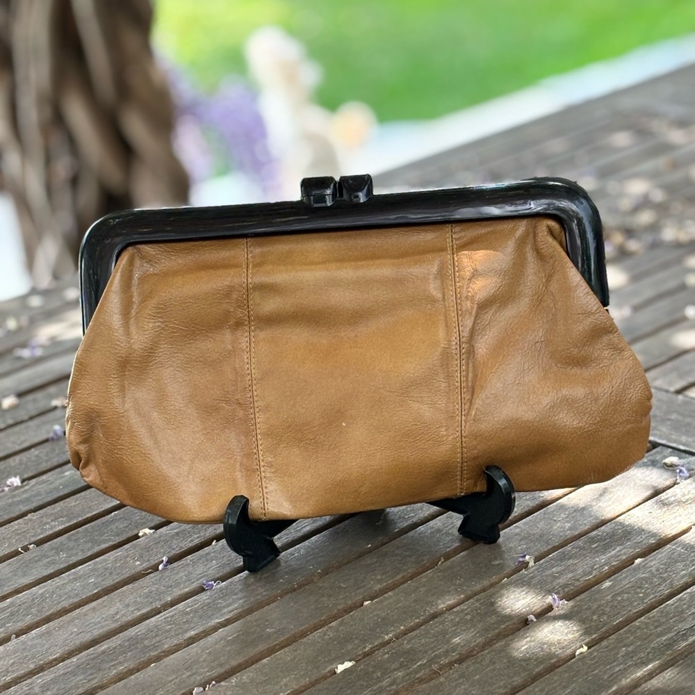VTG caramel Leather Clutch Black Bakelite Frame Kiss Clasp Hong Kong made
